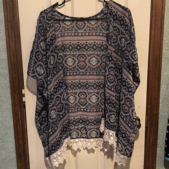 Pretty kimono - Picture 1 of 3